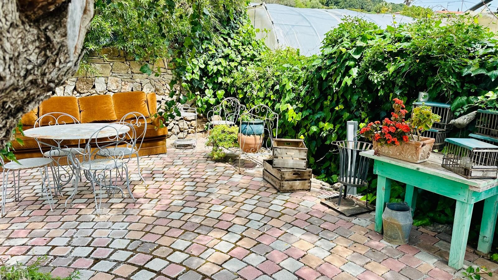 Coin salon vintage sur la terrasse